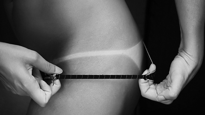 Így ismerheti fel a napkárosodott bőrt a testén