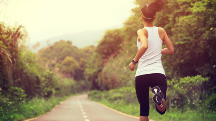 a magas vérnyomásban futás előnyei